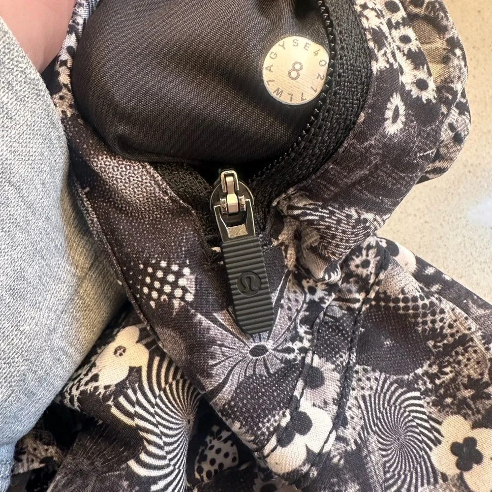 Lululemon Floral Black and White Women's Shorts - Picture 3 of 4